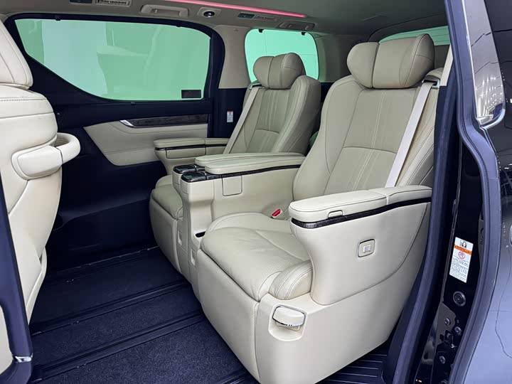 Фото 5 - Toyota Vellfire