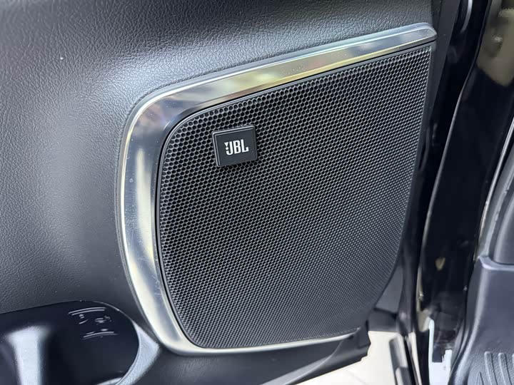 Фото 9 - Toyota Vellfire