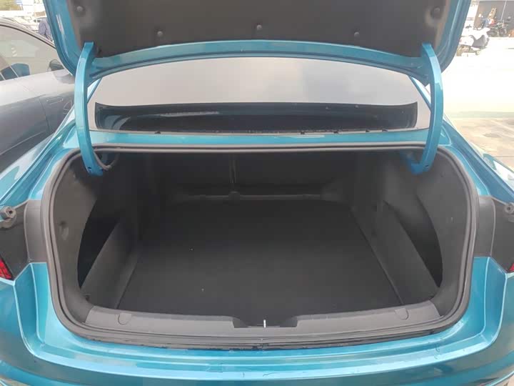 Фото 9 - Geely Preface