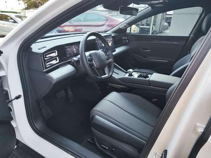 Фото 9 - BYD Qin L