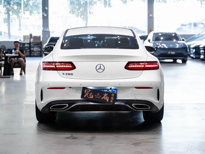 Фото 6 - Mercedes-Benz E-Class