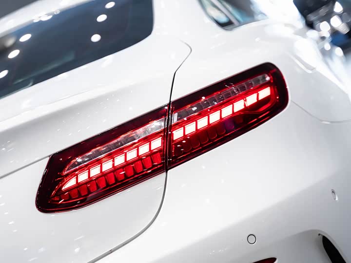 Фото 7 - Mercedes-Benz E-Class