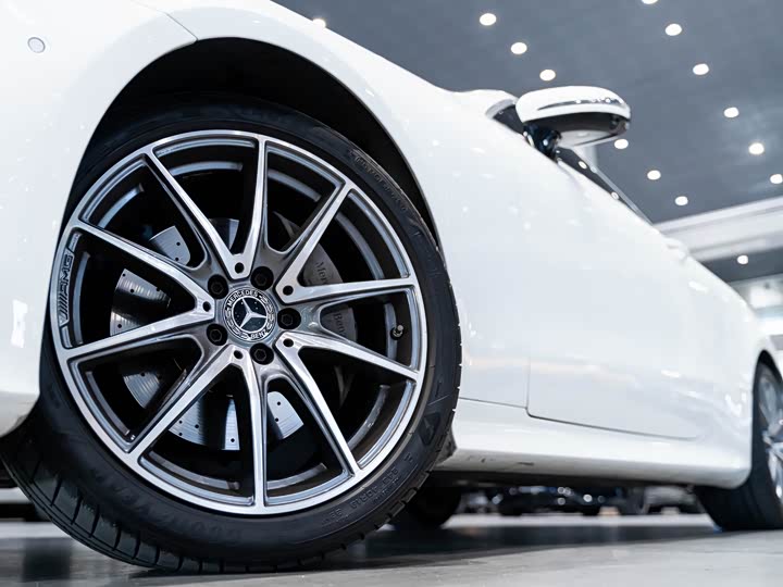 Фото 8 - Mercedes-Benz E-Class