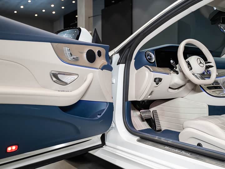 Фото 9 - Mercedes-Benz E-Class