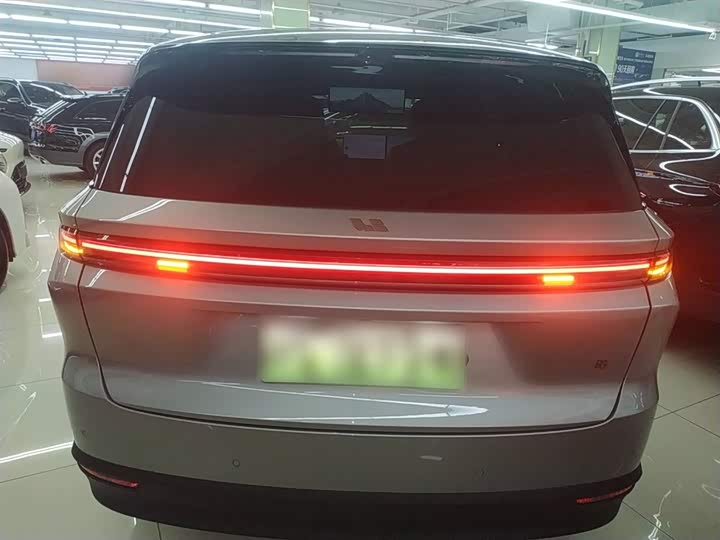 Фото 6 - LiXiang i8