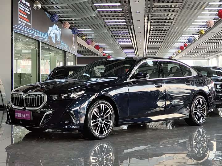 Фото 1 - BMW 5 Series