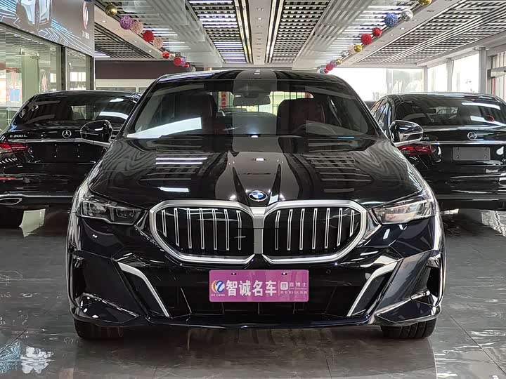 Фото 2 - BMW 5 Series