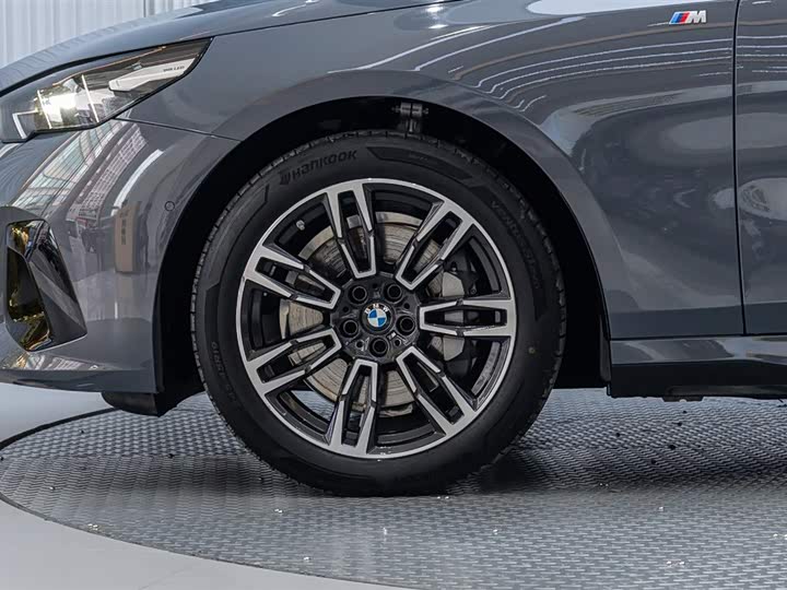 Фото 8 - BMW 5 Series