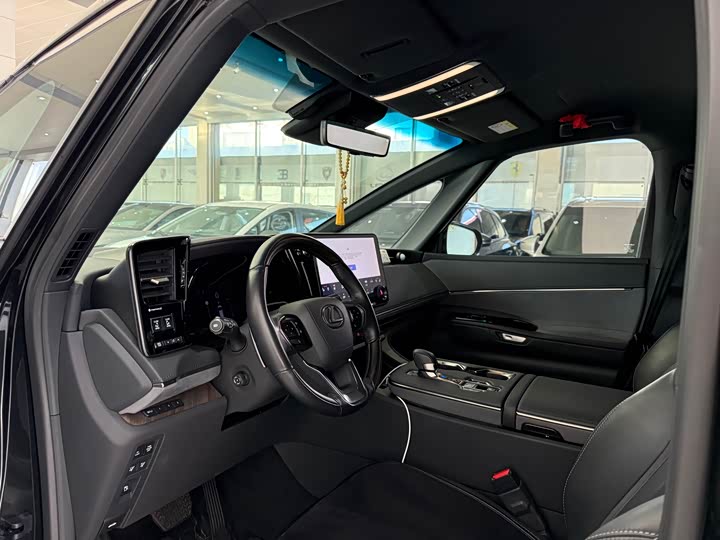 Фото 6 - Lexus LM