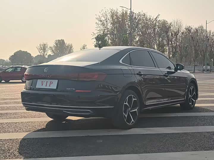 Фото 9 - Volkswagen Passat