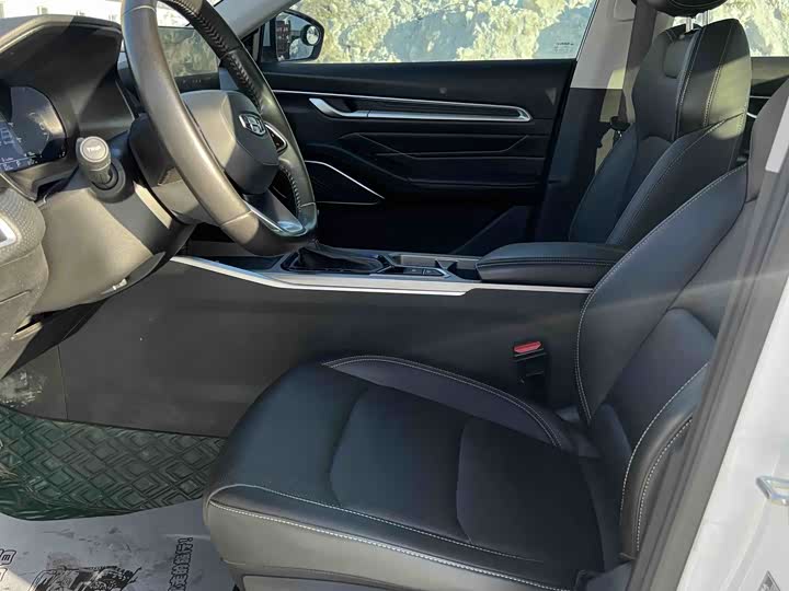 Фото 4 - Geely Emgrand