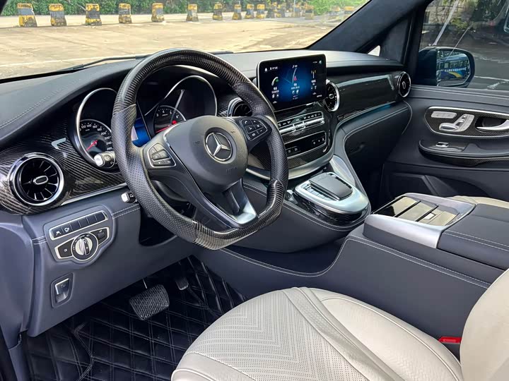 Фото 7 - Mercedes-Benz V-Class