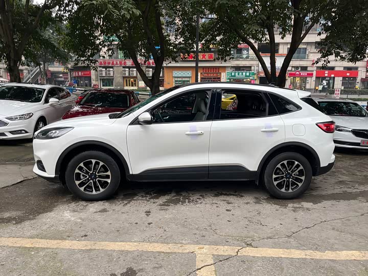 Фото 4 - Ford Escape