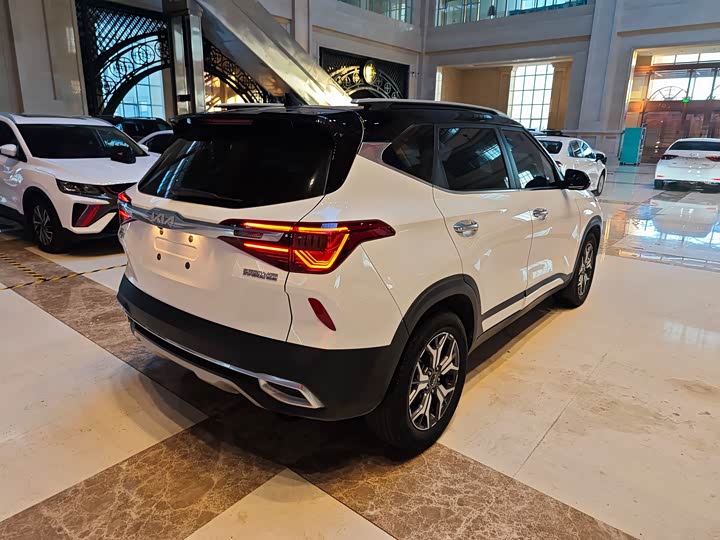 Фото 6 - Kia KX3