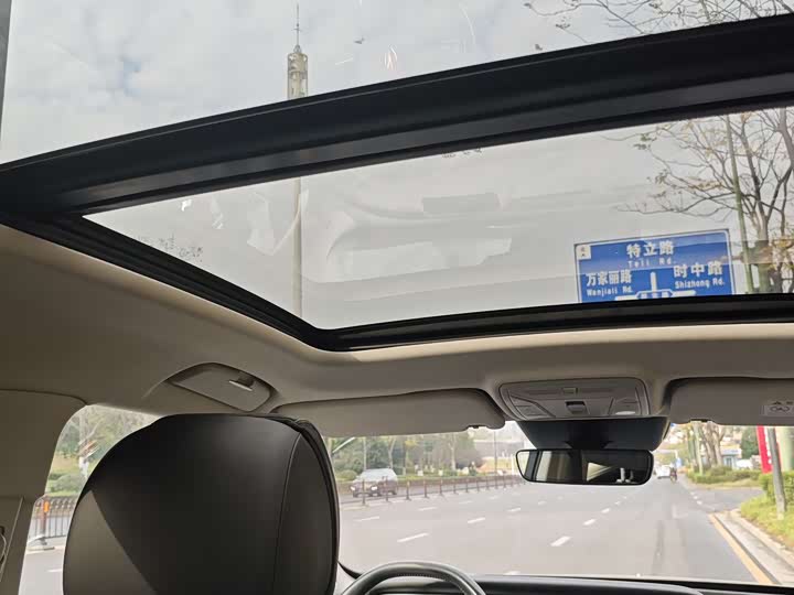 Фото 7 - Hongqi HS5