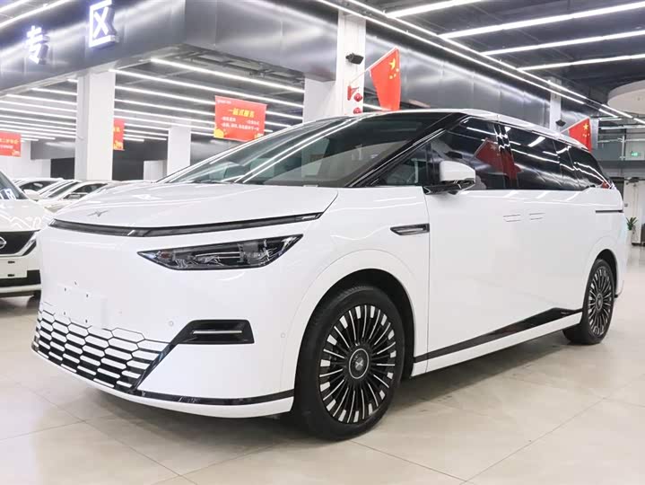 Фото 1 - XPeng X9