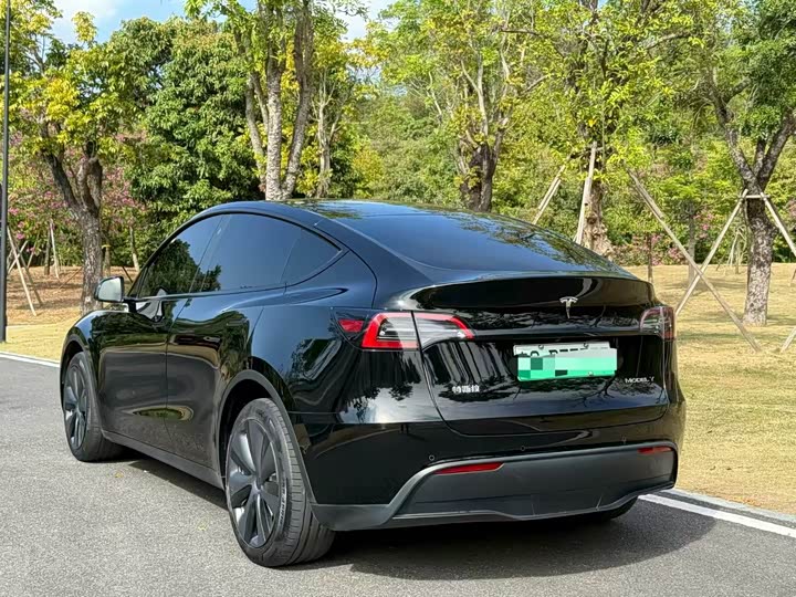 Фото 9 - Tesla Model Y