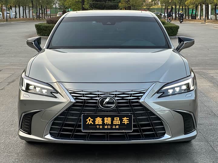 Фото 2 - Lexus ES