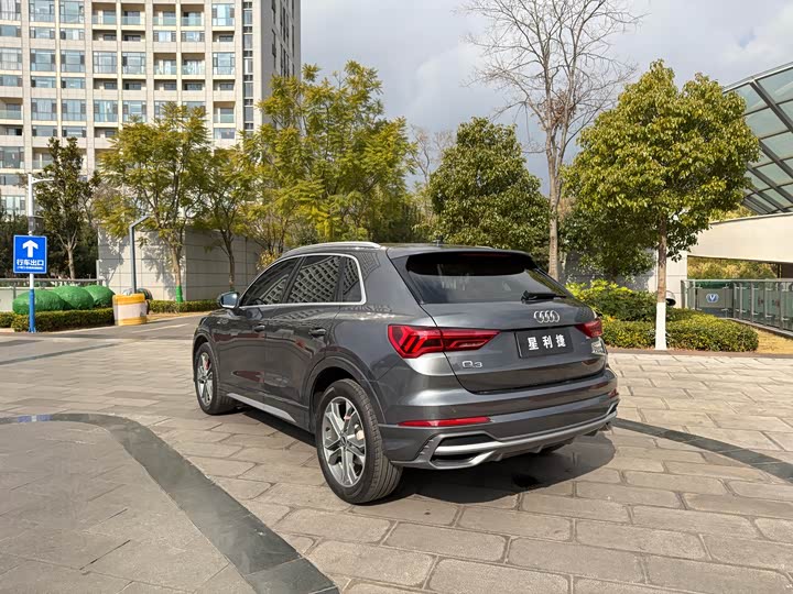 Фото 4 - Audi Q3