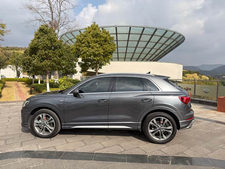Фото 6 - Audi Q3