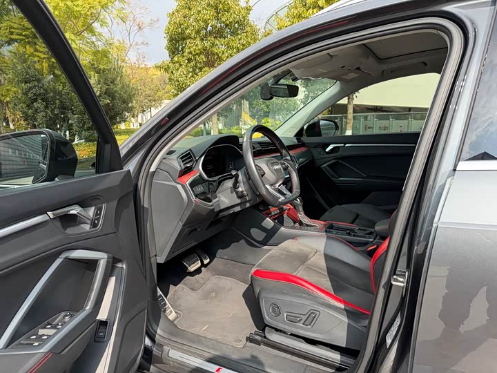 Фото 8 - Audi Q3