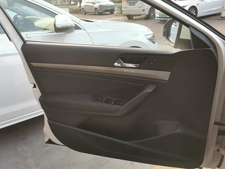 Фото 7 - Volkswagen Lavida