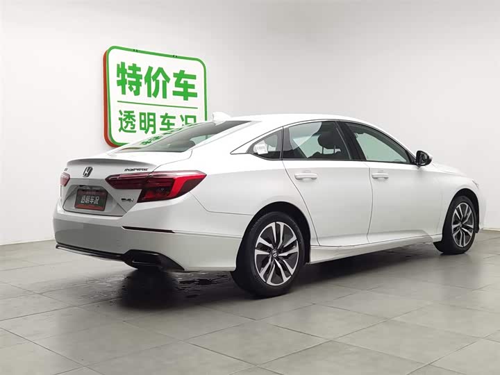 Фото 2 - Honda Inspire