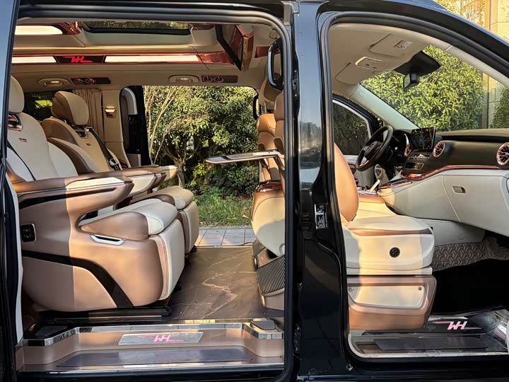 Фото 7 - Mercedes-Benz V-Class