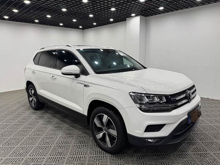 Фото 1 - Volkswagen Tharu