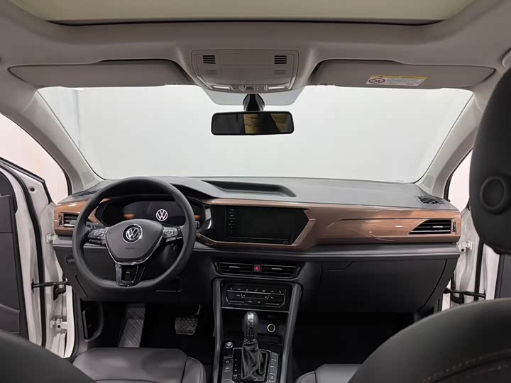 Фото 5 - Volkswagen Tharu