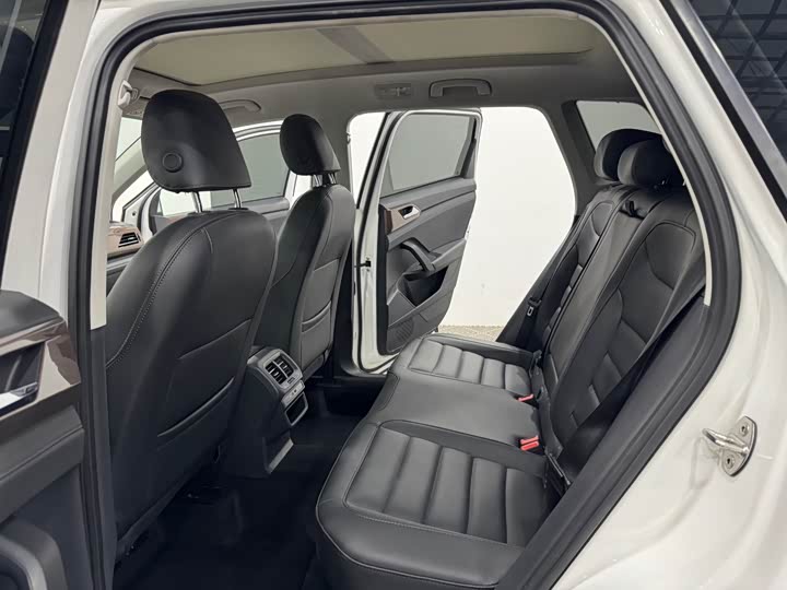 Фото 6 - Volkswagen Tharu