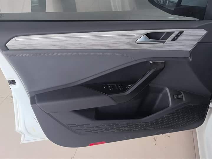 Фото 7 - Volkswagen Sagitar L