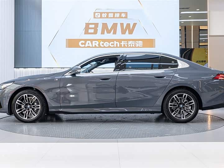 Фото 3 - BMW 5 Series