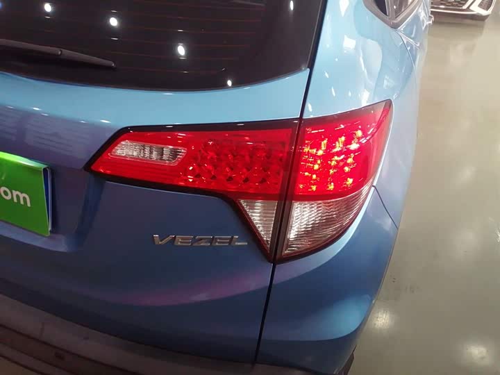 Фото 8 - Honda Vezel
