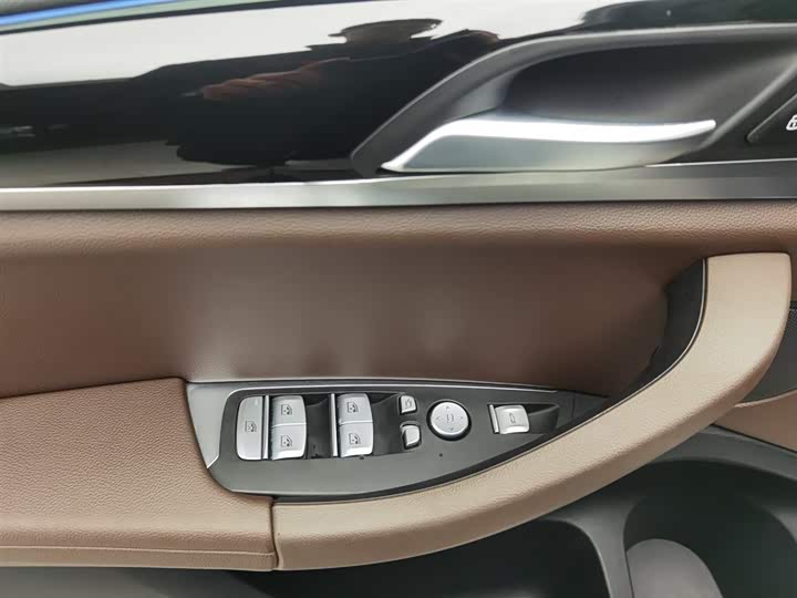 Фото 9 - BMW iX3