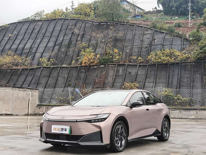 Фото 1 - Toyota bZ3