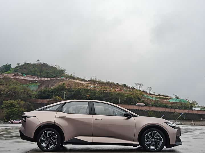 Фото 5 - Toyota bZ3