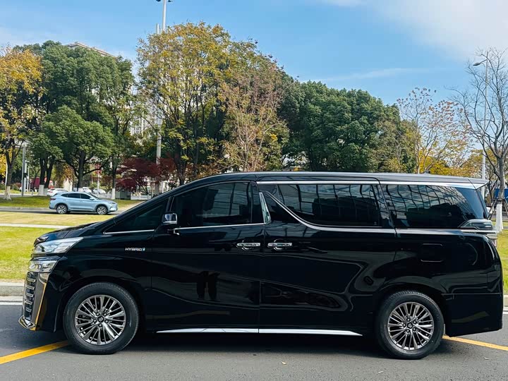 Фото 4 - Toyota Vellfire
