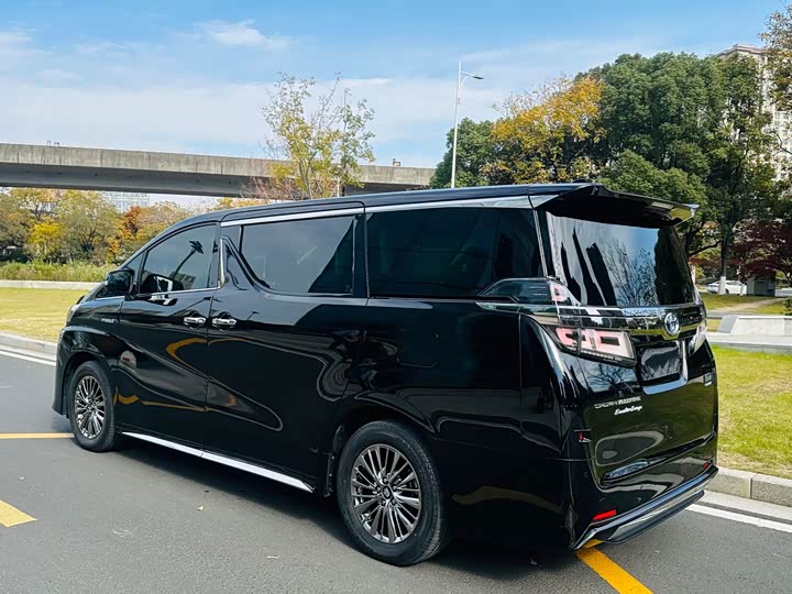 Фото 5 - Toyota Vellfire