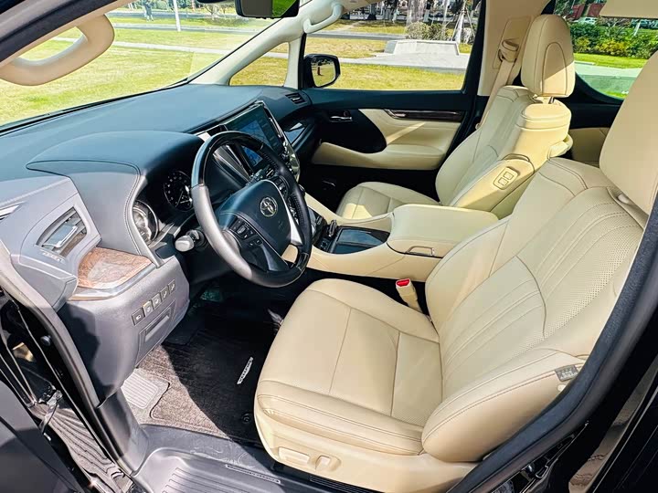 Фото 7 - Toyota Vellfire