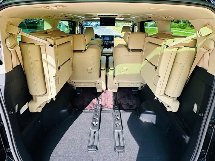 Фото 9 - Toyota Vellfire