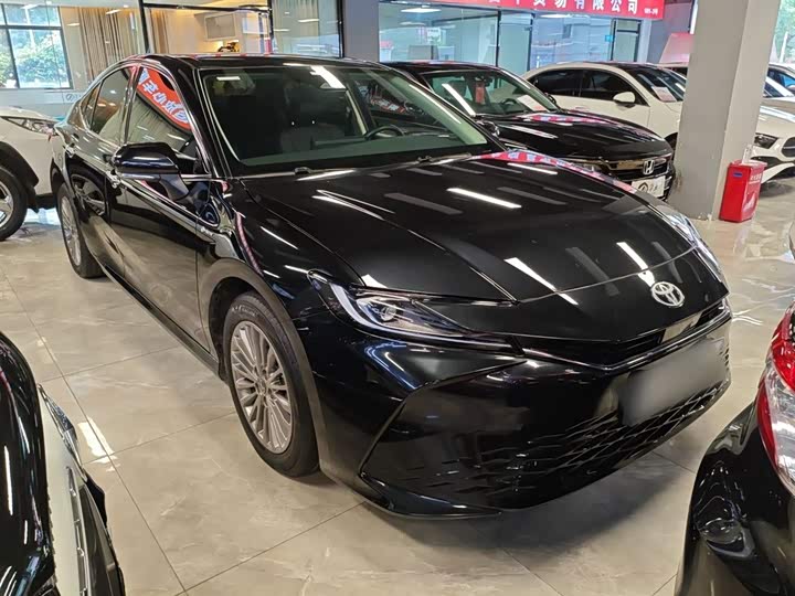 Фото 4 - Toyota Camry