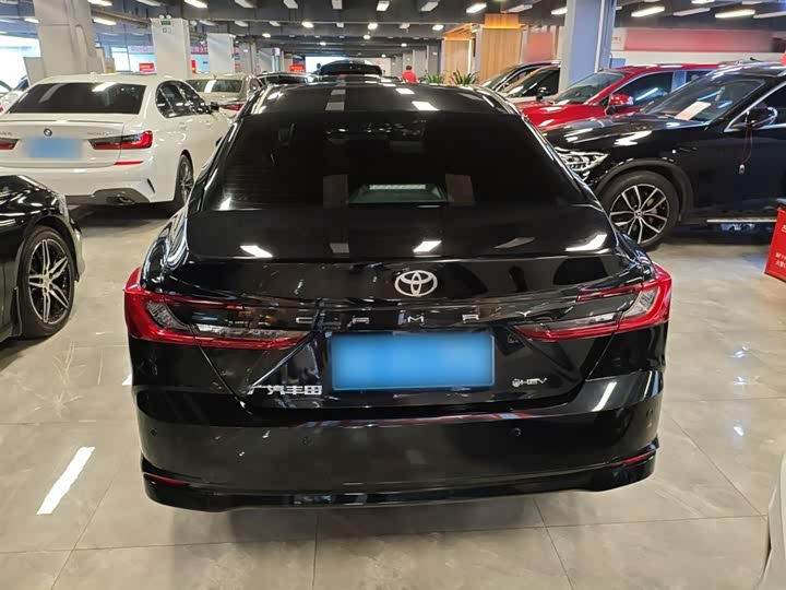 Фото 6 - Toyota Camry