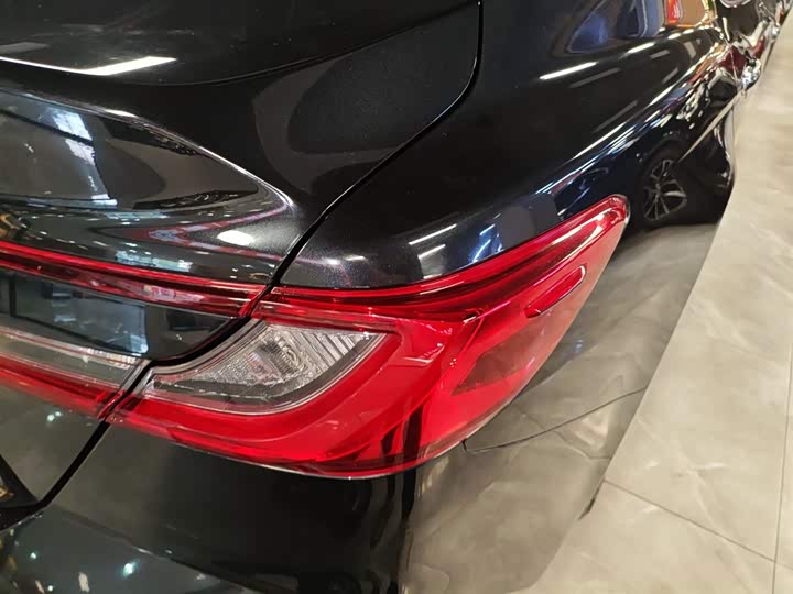 Фото 8 - Toyota Camry