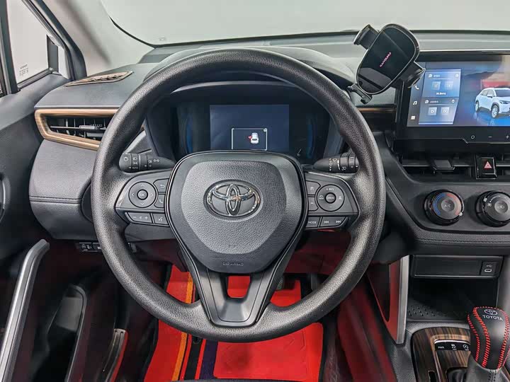 Фото 8 - Toyota Corolla Cross