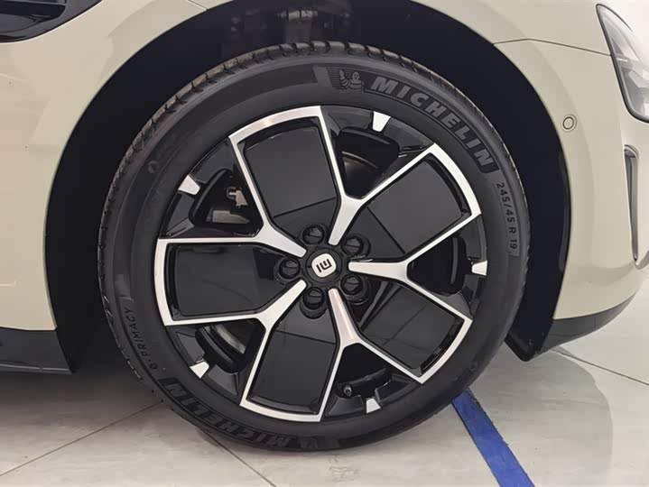 Фото 6 - Xiaomi SU7