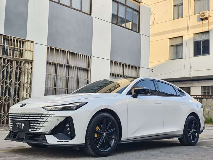 Фото 1 - Changan UNI-V