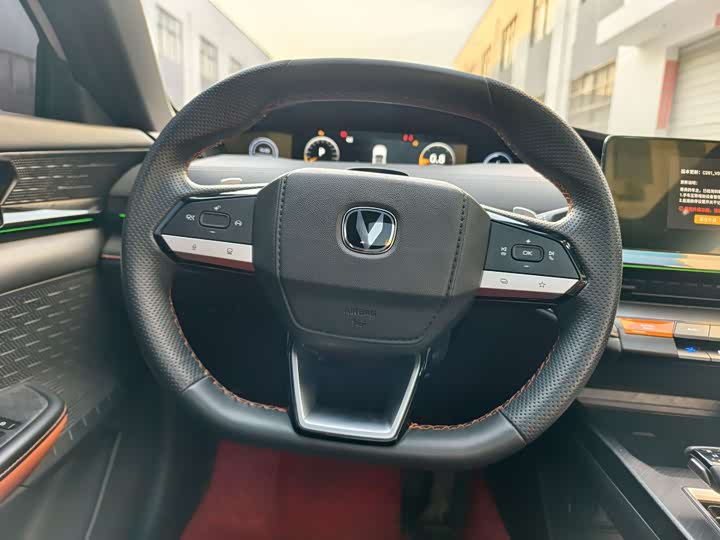 Фото 8 - Changan UNI-V