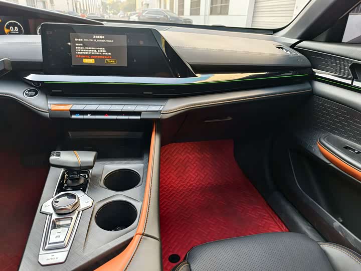 Фото 9 - Changan UNI-V