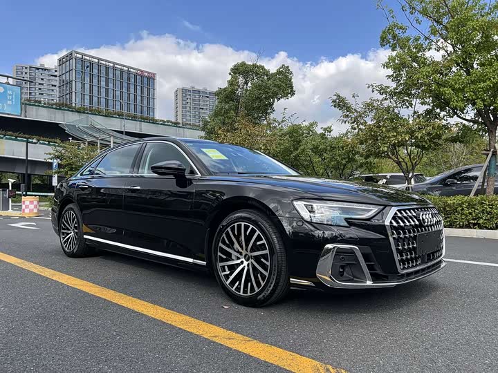 Фото 3 - Audi A8